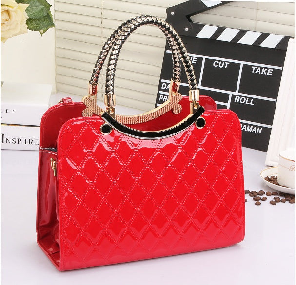 Lingge Shoulder Bag