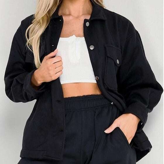 Black collar coat streetwear jacket with single-breasted buttons and long sleeves.