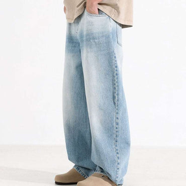 Light blue washed blue-white machete jeans with mid-waist and relaxed fit denim trousers